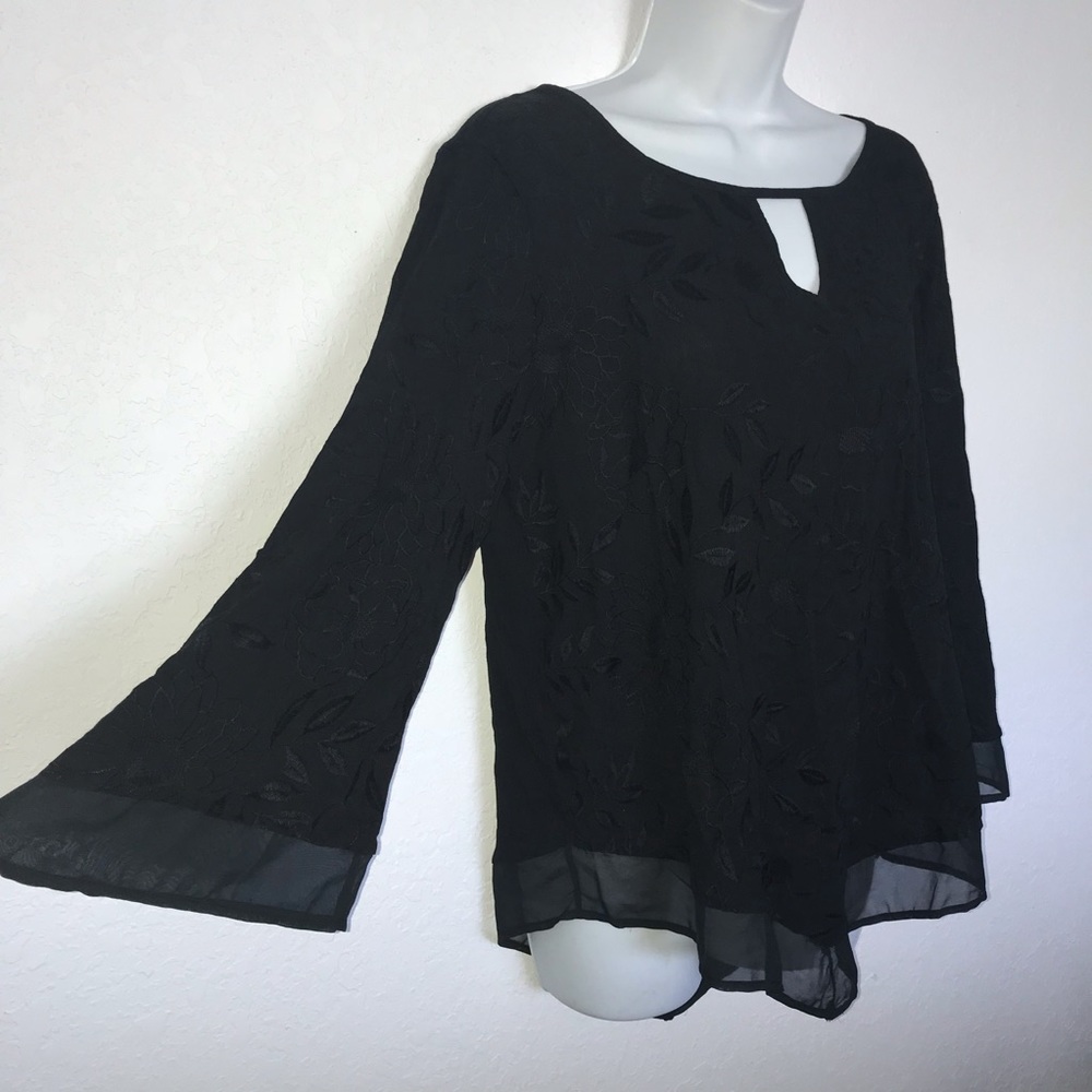 Roz & Ali Monochromatic Embroidered Black Top M